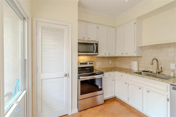 $3,750 | 4520 Glenwick Lane, Dallas, TX 75205