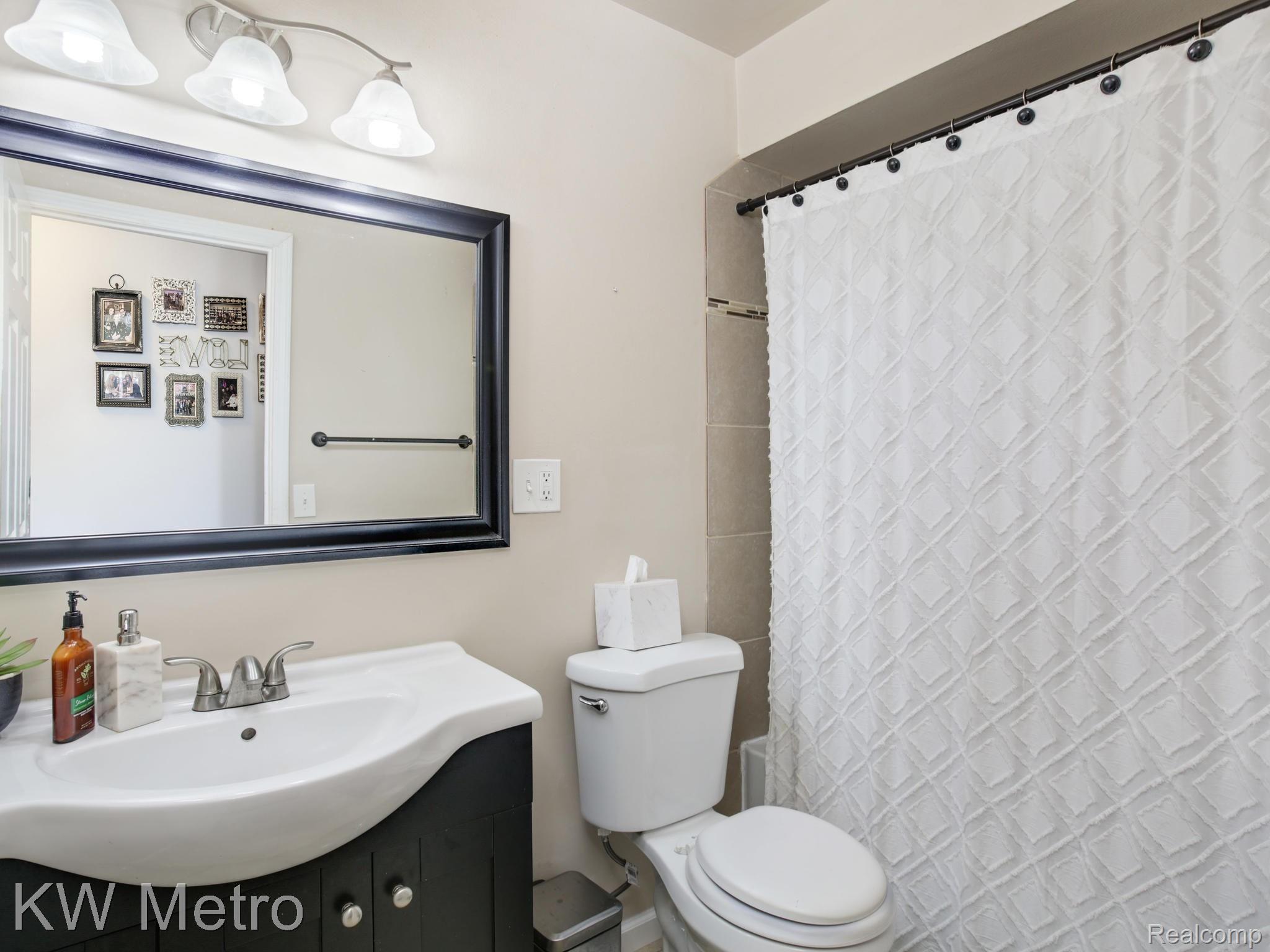 481 Sheldon Road Plymouth, MI 48170 - Photo 17 of 24 Second Full Bathroom