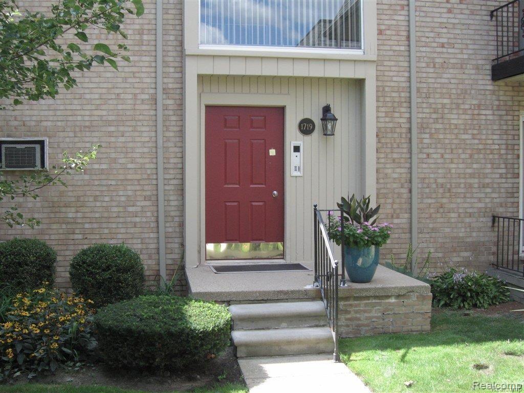 1719 East 14 Mile Road Birmingham, MI 48009 - Photo 2 of 11