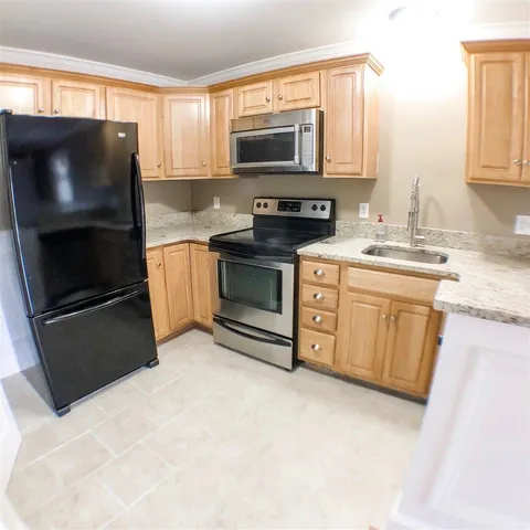 $1,800 | 4 Deer Street, Unit 16, Tilton, NH 03276