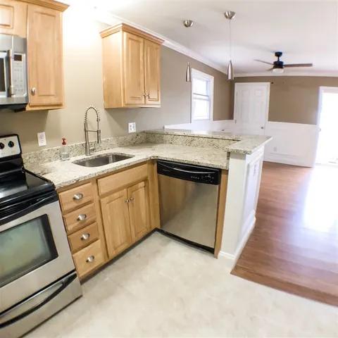 $1,800 | 4 Deer Street, Unit 16, Tilton, NH 03276