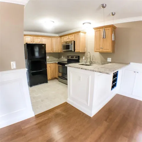 $1,800 | 4 Deer Street, Unit 16, Tilton, NH 03276