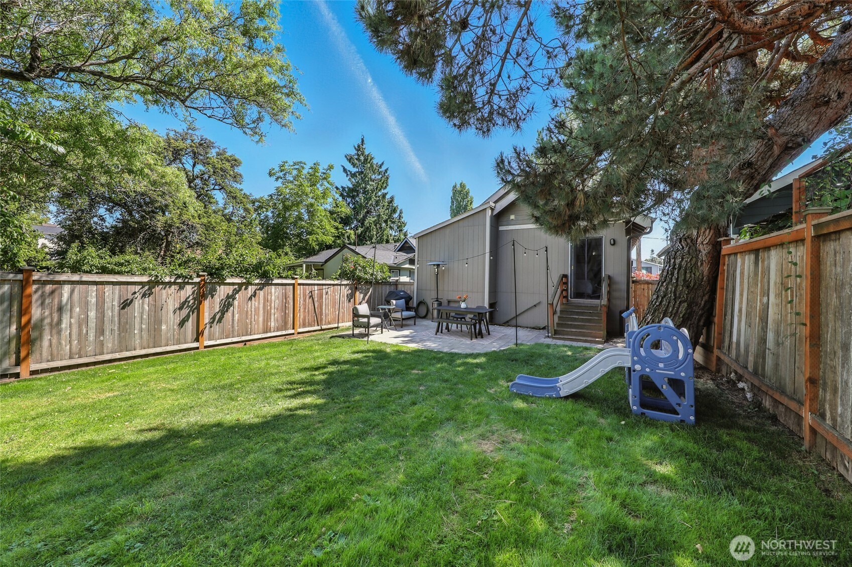4616 South Orcas Street Seattle, WA 98118 - Photo 28 of 37 a backyard of a house with table and chairs