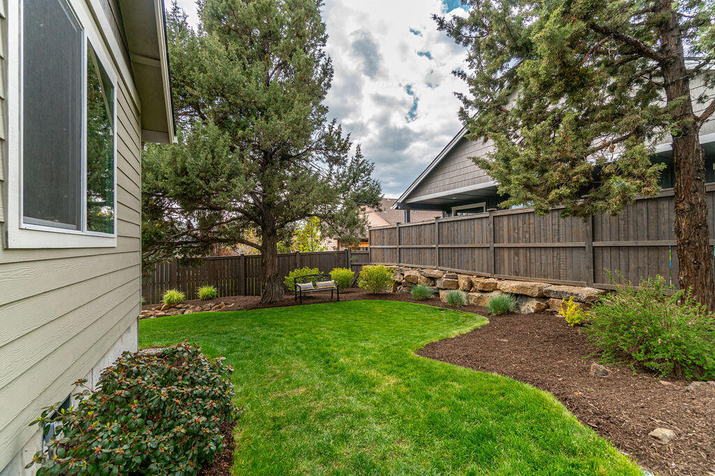 20880 Rorick Drive Bend, OR 97701 - Photo 35 of 51 RileyVisuals-13