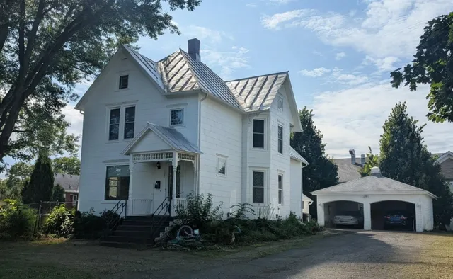 $2,995 | 122 North Street, Sun Prairie, WI 53590