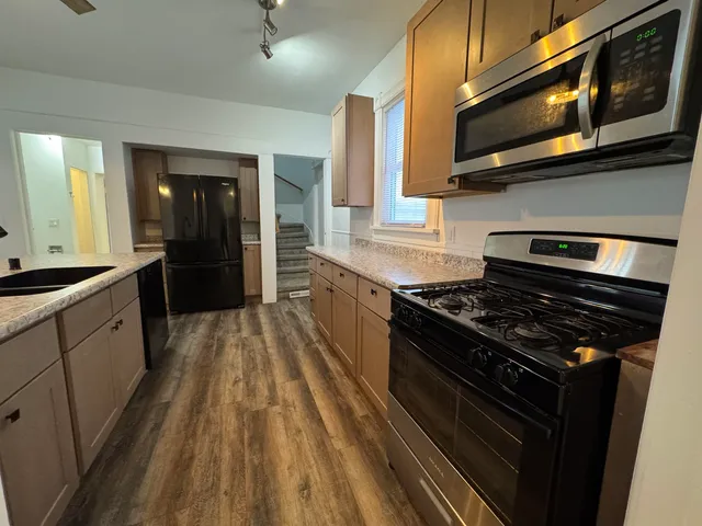 $3,095 | 122 North Street, Sun Prairie, WI 53590