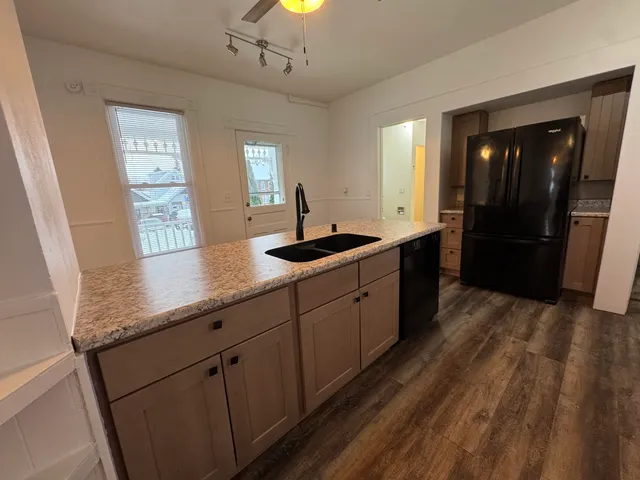 $3,095 | 122 North Street, Sun Prairie, WI 53590