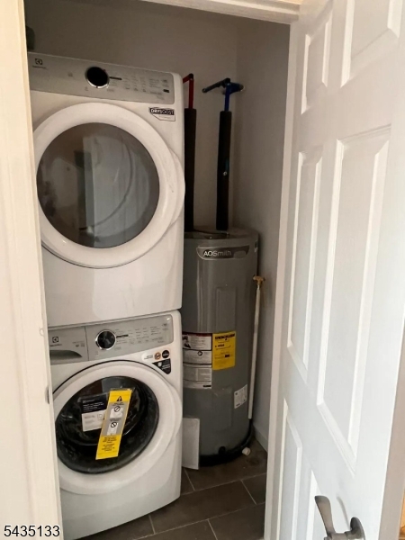 189 Main Street, Unit 3B Paterson, NJ 07505 - Photo 5 of 6 a utility room with dryer and washer