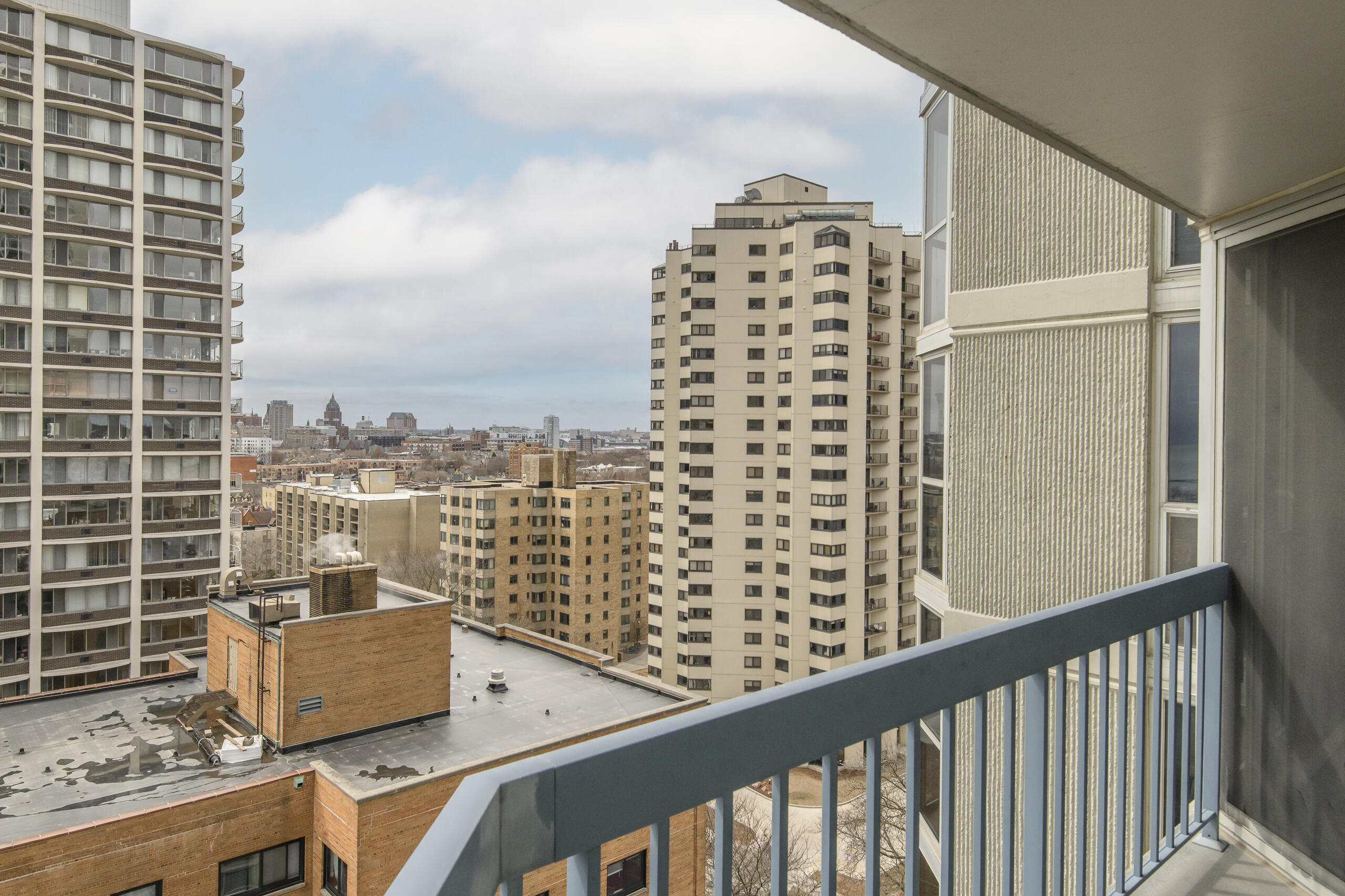 1660 North Prospect Avenue, Unit 1406 Milwaukee, WI 53202 - Photo 11 of 31 City View