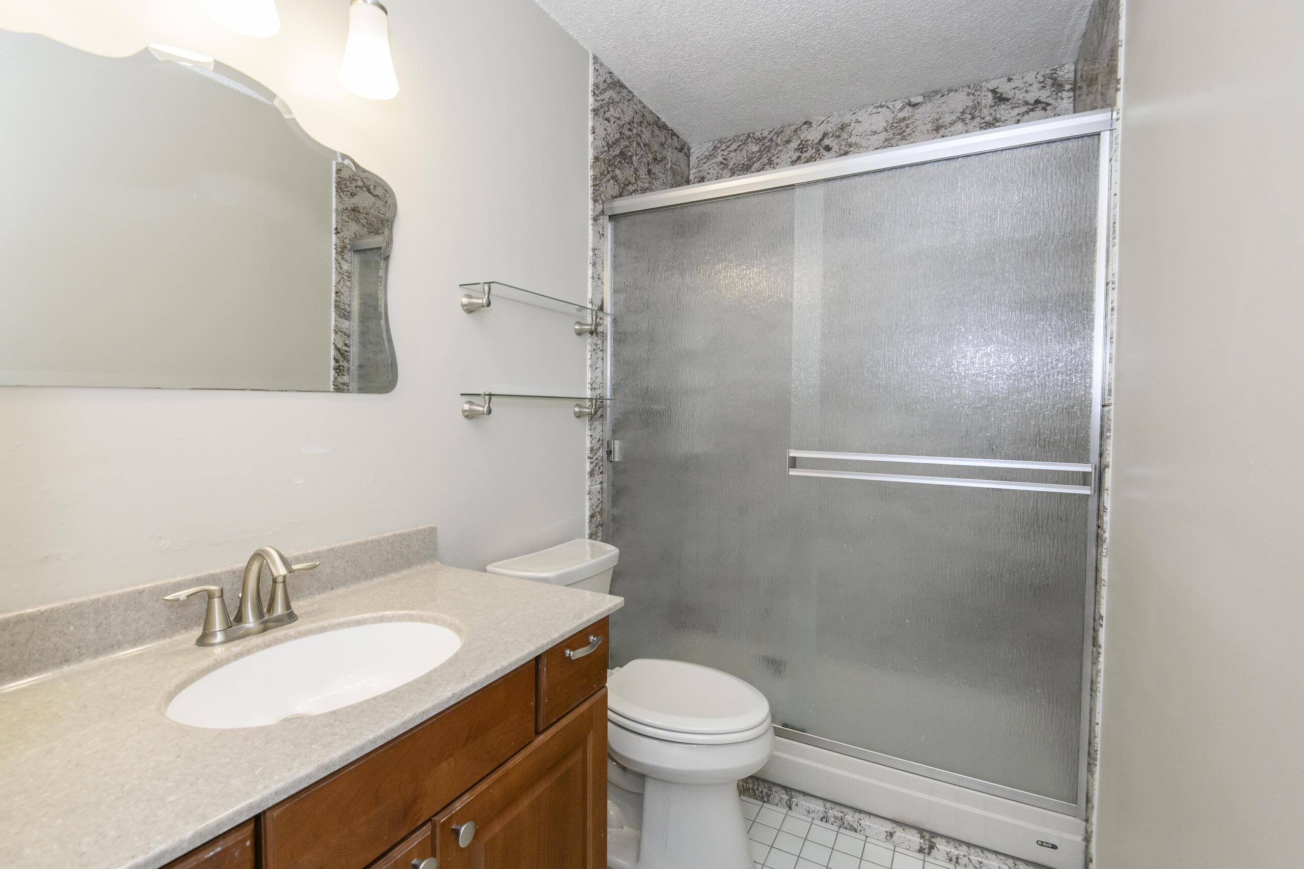 1660 North Prospect Avenue, Unit 1406 Milwaukee, WI 53202 - Photo 20 of 31 Bathroom