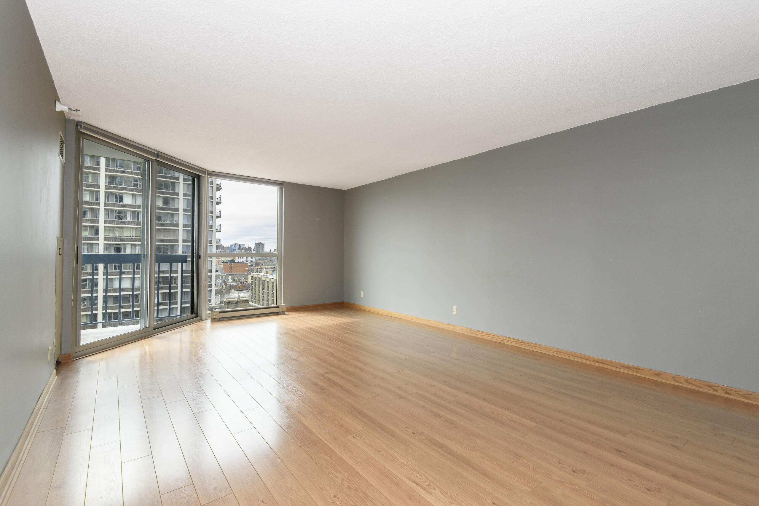1660 North Prospect Avenue, Unit 1406 Milwaukee, WI 53202 - Photo 22 of 31 Living Room