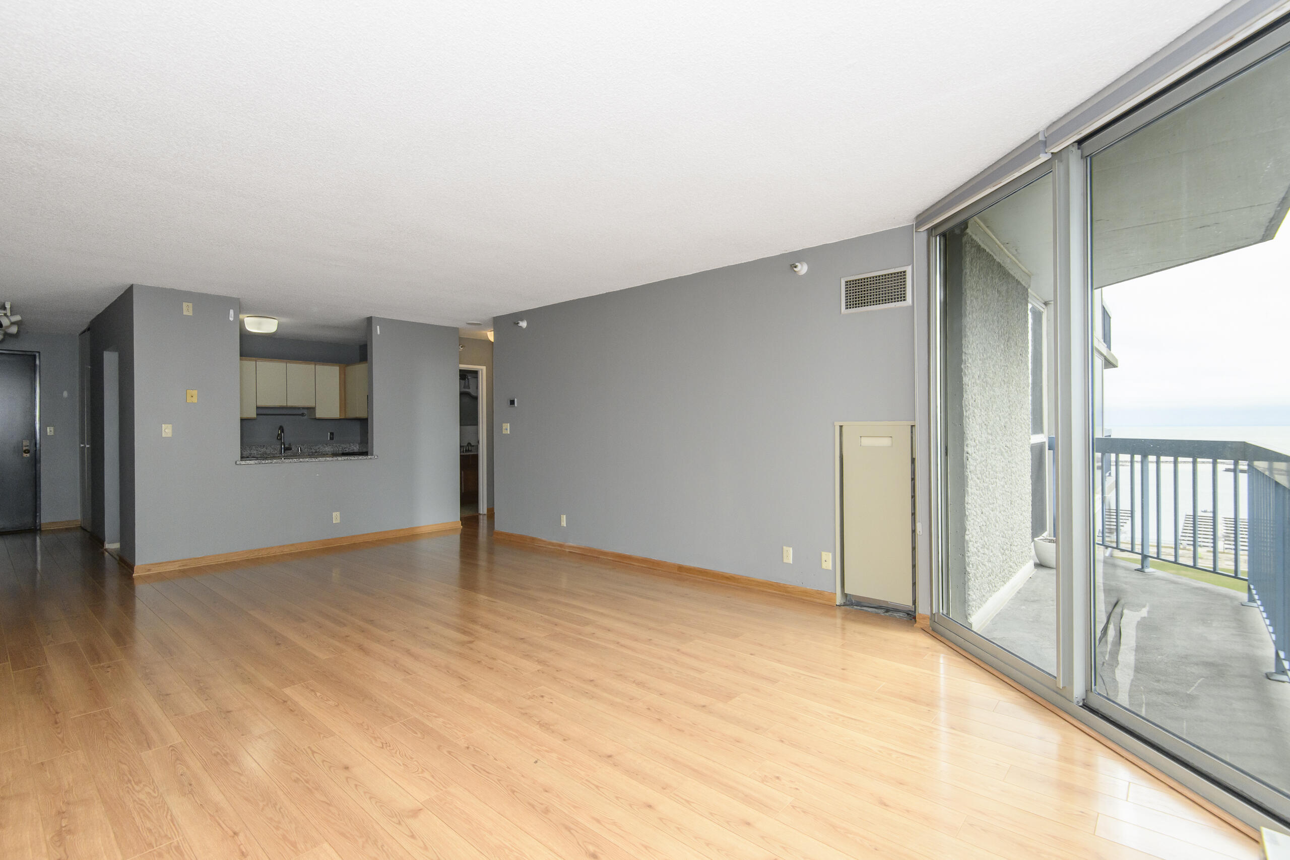 1660 North Prospect Avenue, Unit 1406 Milwaukee, WI 53202 - Photo 9 of 31 Living Room