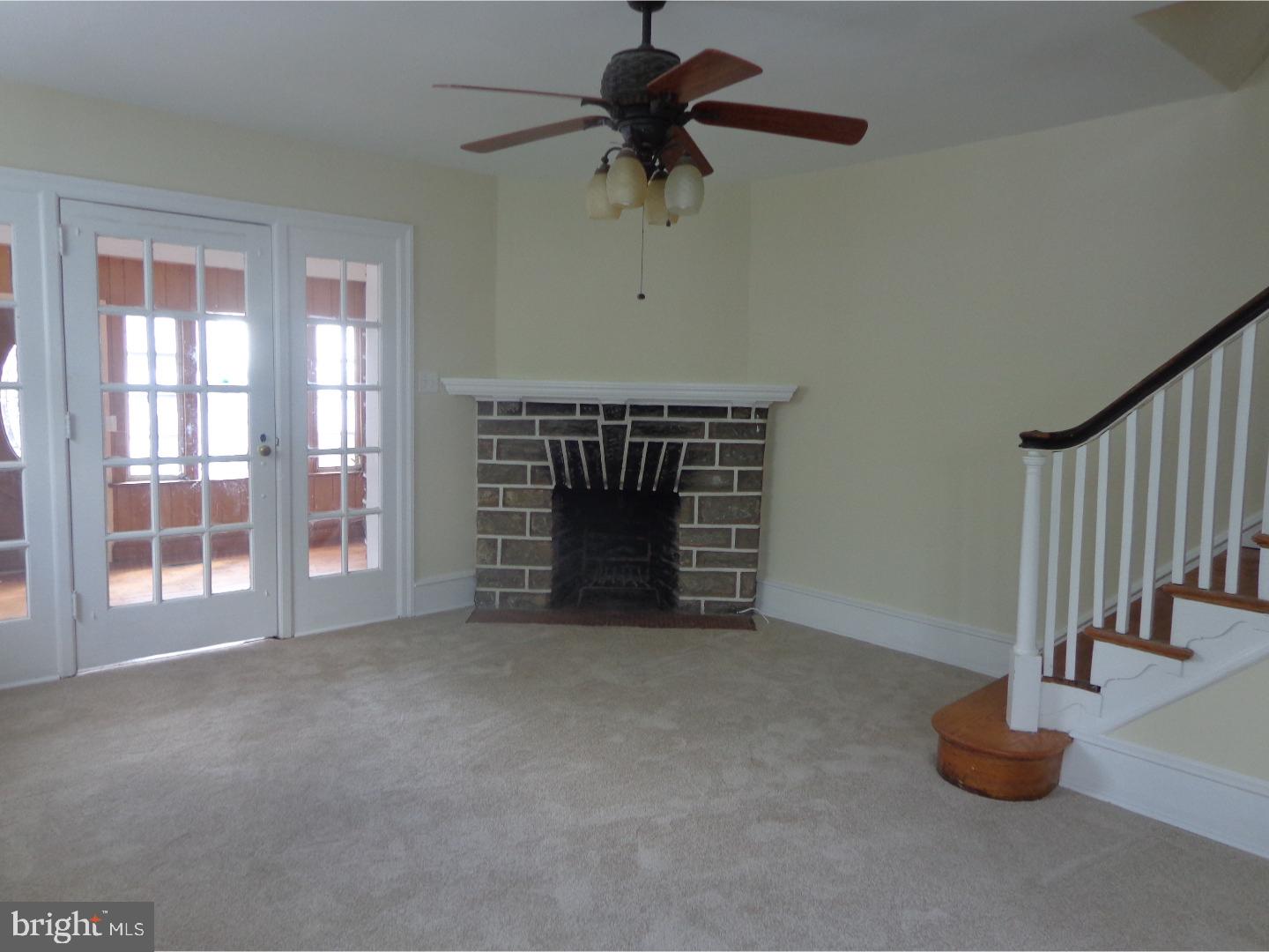 12 Ardsley Road Upper Darby, PA 19082 - Photo 4 of 23 Living Room
