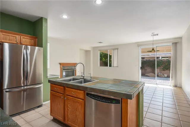 $1,975 | 7423 Cleghorn Canyon Way, Las Vegas, NV 89113