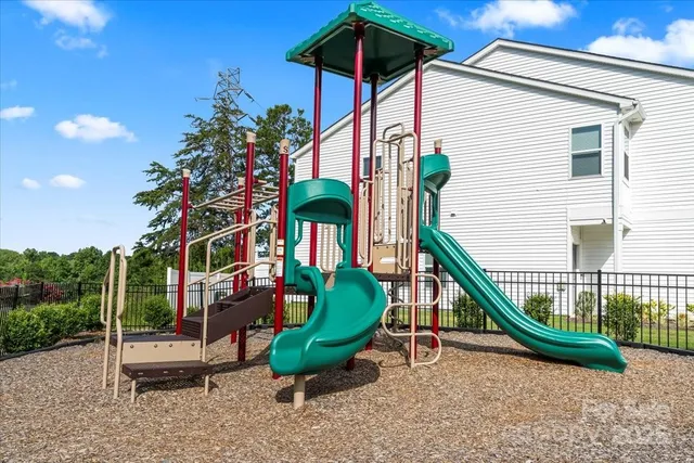 $335,000 | 1021 Plumcrest Drive, Charlotte, NC 28216