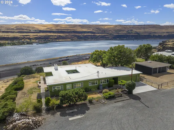 $850,000 | 310 Ravens Roost Street, Wishram, WA 98673