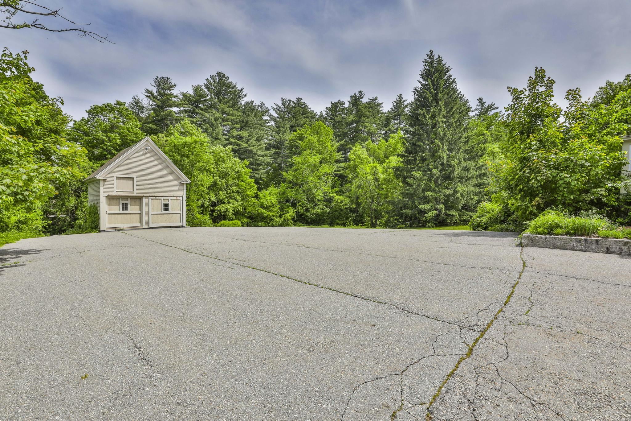 108 Ponemah Road Amherst, NH 03031 - Photo 4 of 30