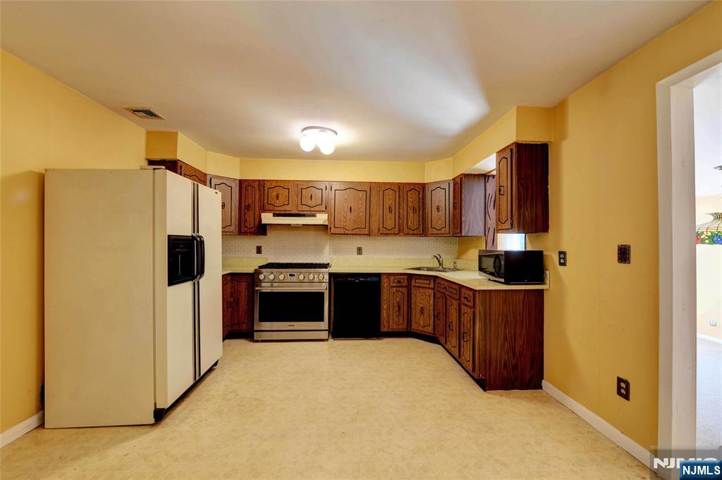 14 Apollo Drive Oak Ridge, NJ 07438 - Photo 8 of 37 Gallery Image 8