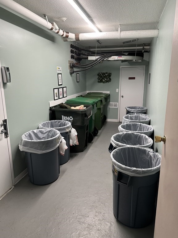 2 Summit Drive, Unit 21 Wakefield, MA 01880 - Photo 18 of 19 a living room with furniture and a mirror