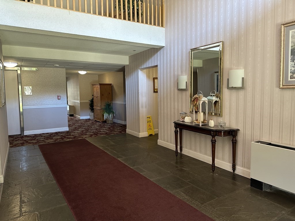 2 Summit Drive, Unit 21 Wakefield, MA 01880 - Photo 4 of 19 a living room with furniture