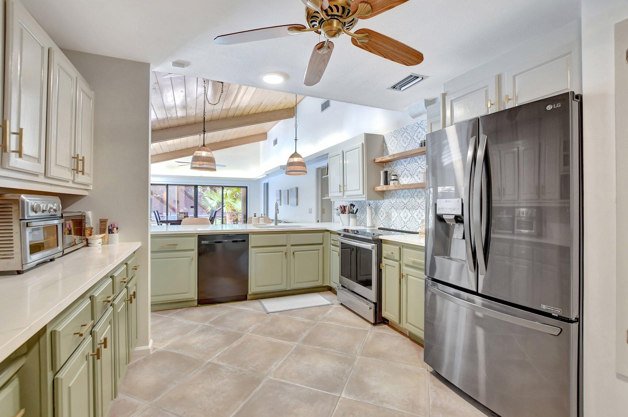 2898 Northwest 26th Street Boca Raton, FL 33434 - Photo 29 of 62 17 Kitchen Facing zDining