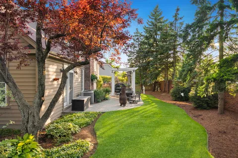$1,299,993 | 501 Wedgewood Court, Hinsdale, IL 60521
