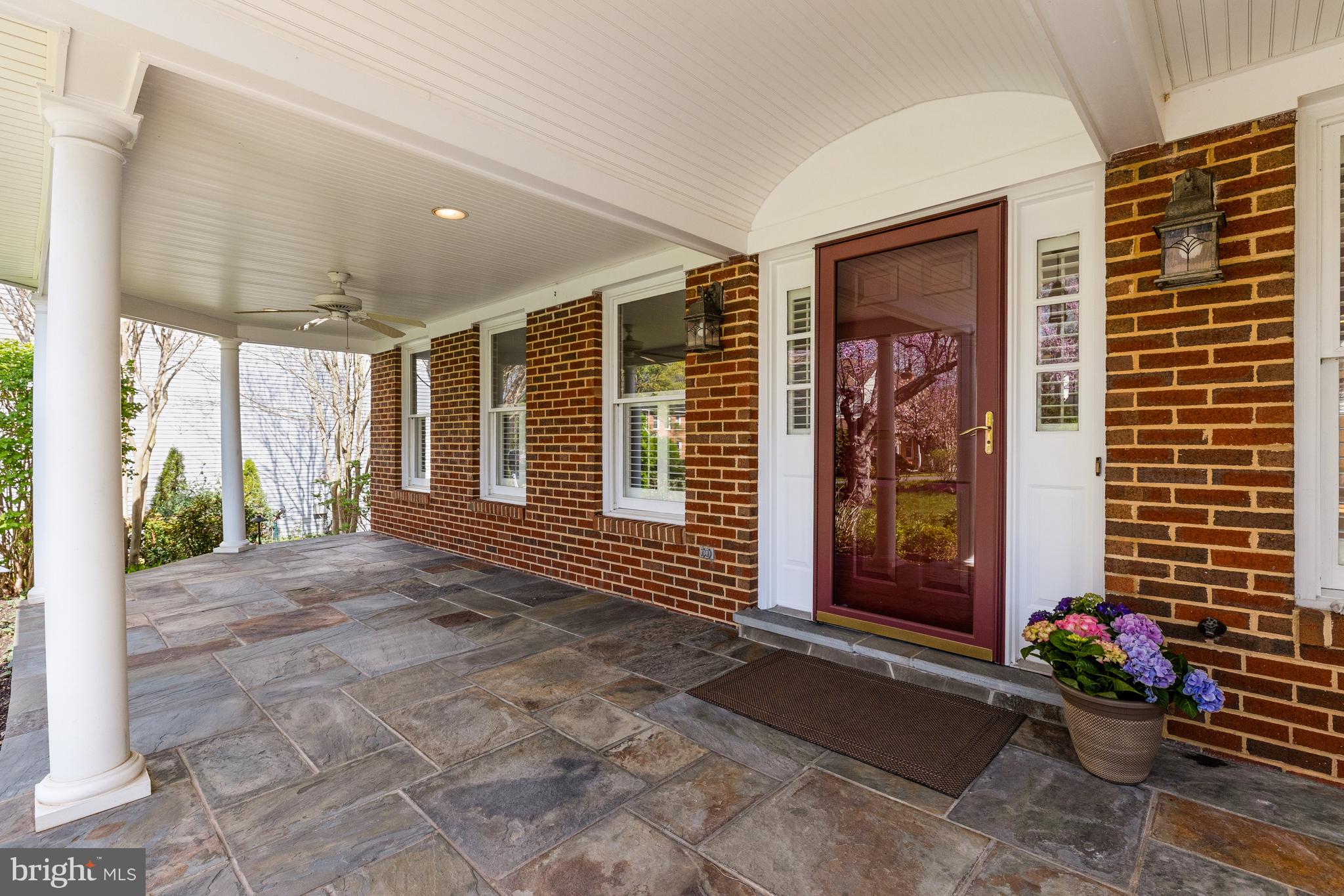 1004 Hidden Park Place Herndon, VA 20170 - Photo 11 of 101