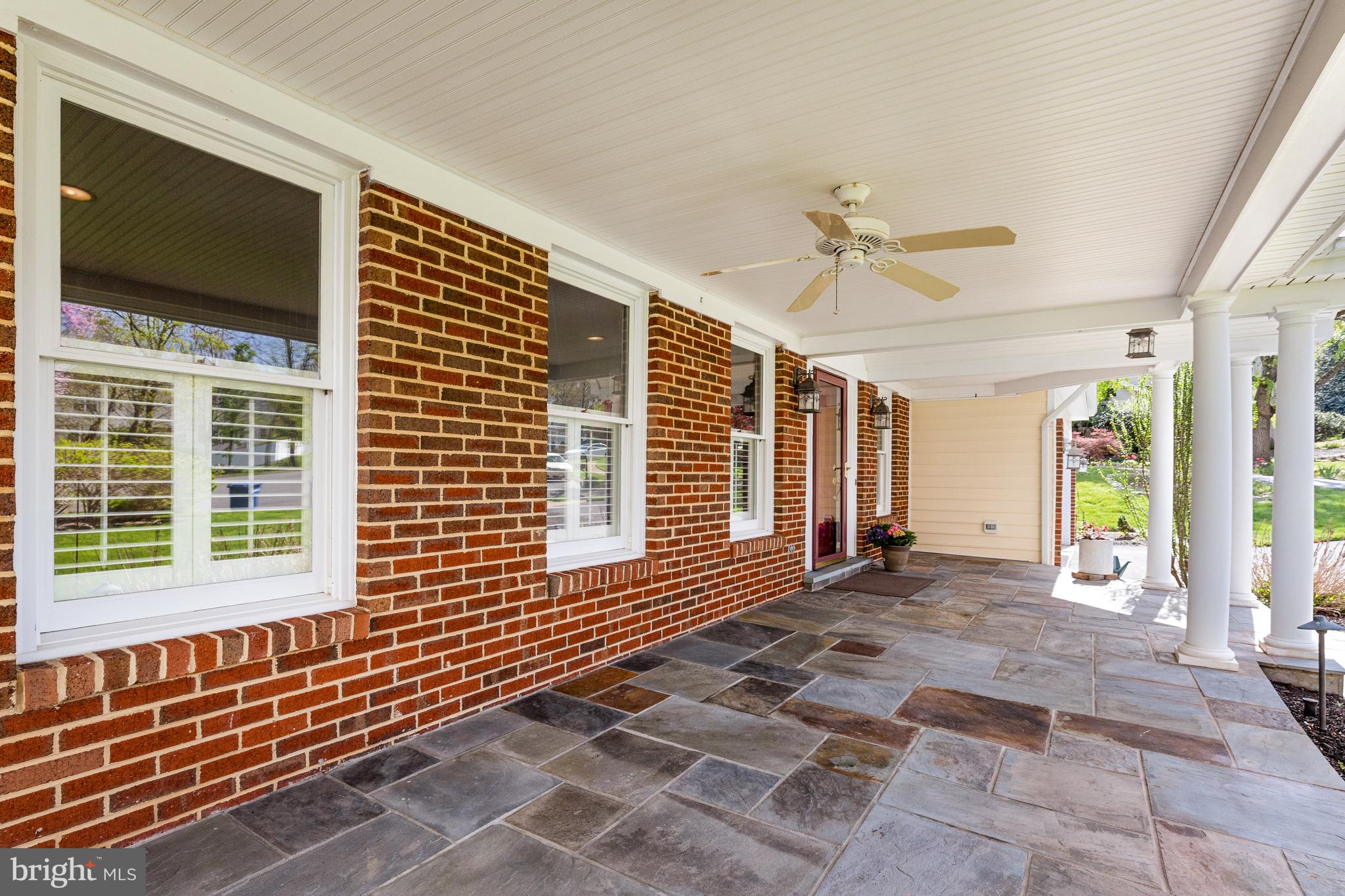 1004 Hidden Park Place Herndon, VA 20170 - Photo 12 of 101