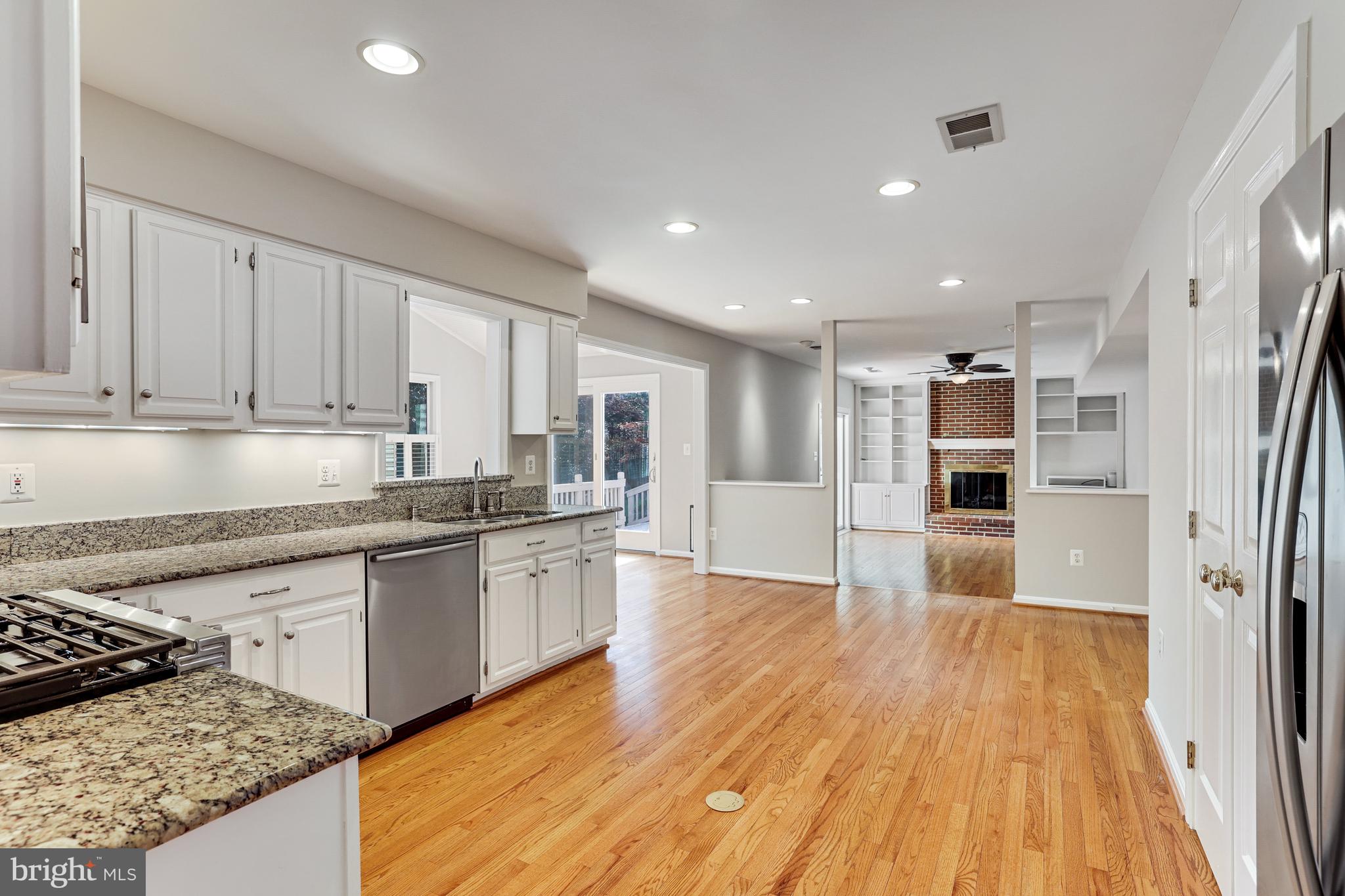 1004 Hidden Park Place Herndon, VA 20170 - Photo 19 of 101