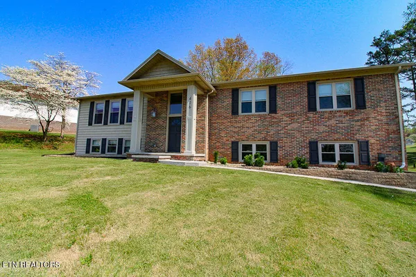$434,000 | 416 Summitt Drive, La Follette, TN 37766