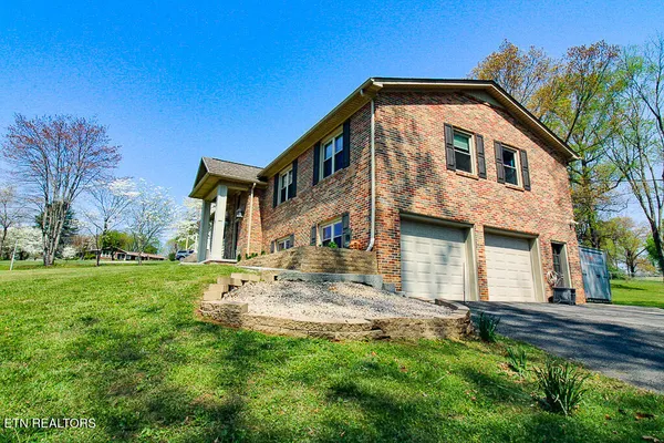 $434,000 | 416 Summitt Drive, La Follette, TN 37766