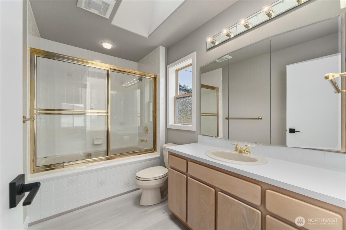 1496 South Lakeshore Road Chelan, WA 98816 - Photo 16 of 40