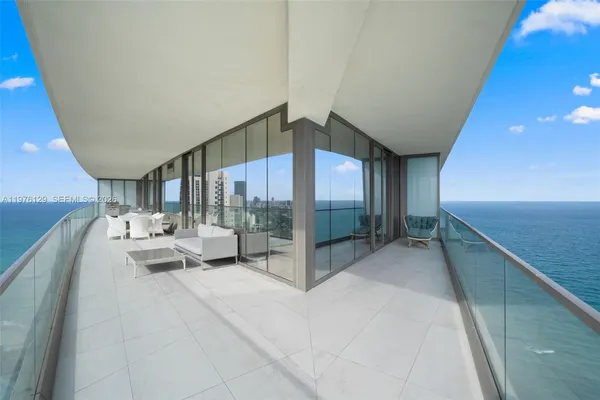 $12,500 | 18975 Collins Avenue, Unit 3205, Sunny Isles Beach, FL 33160