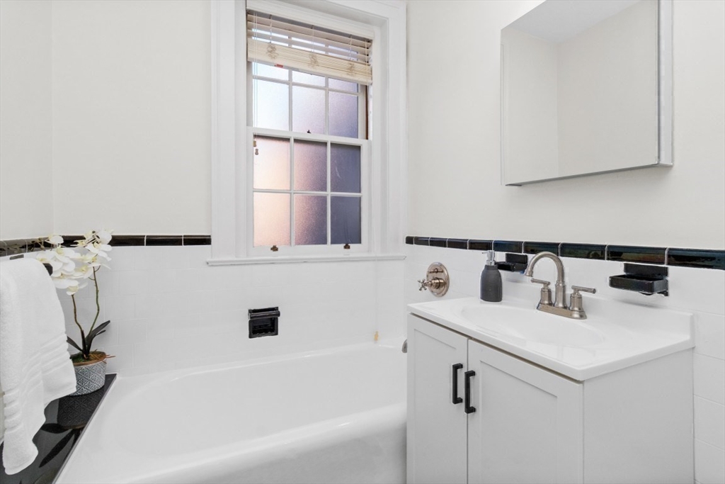 143 Beaconsfield Road, Unit 2 Brookline, MA 02445 - Photo 23 of 34