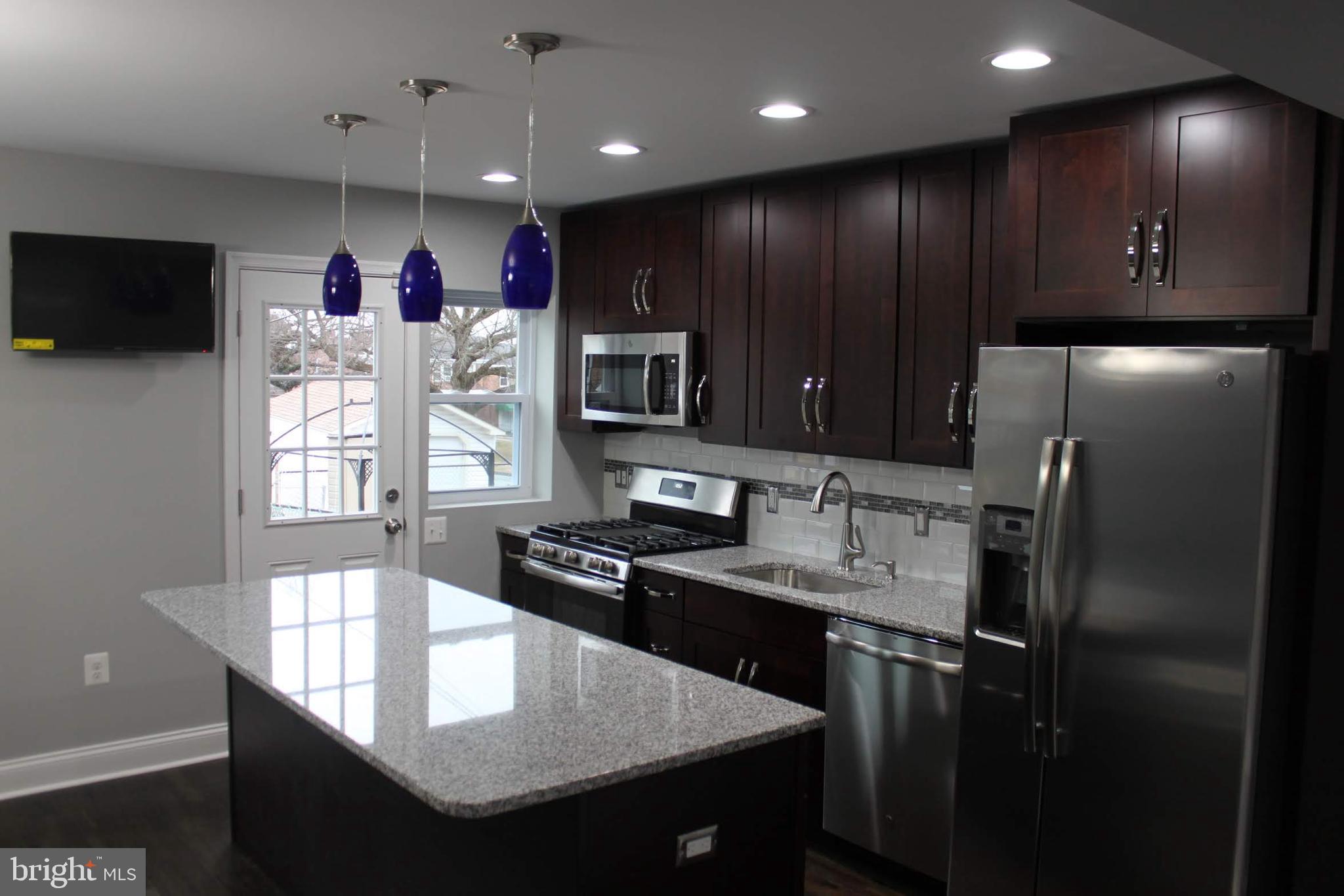 1003 Wicklow Road Baltimore, MD 21229 - Photo 6 of 28