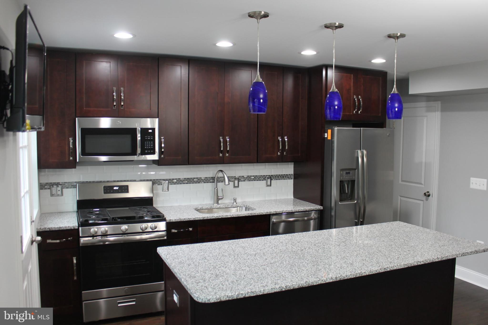 1003 Wicklow Road Baltimore, MD 21229 - Photo 7 of 28