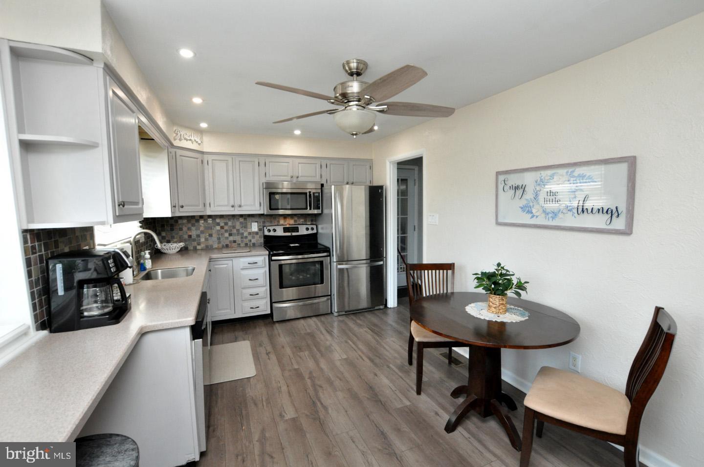 407 Oak Street Riverside, NJ 08075 - Photo 8 of 29 kitchen
