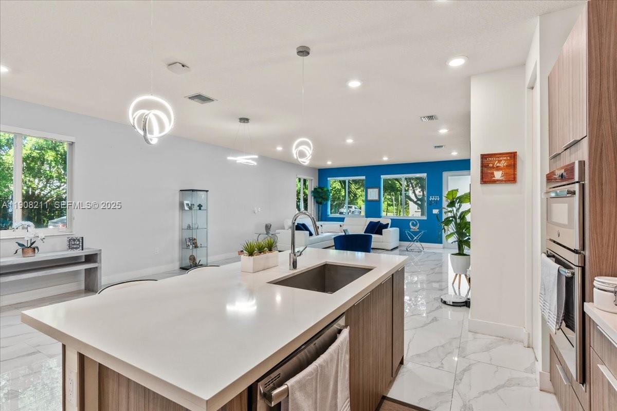 6680 Northwest 102nd Path Doral, FL 33178 - Photo 25 of 49