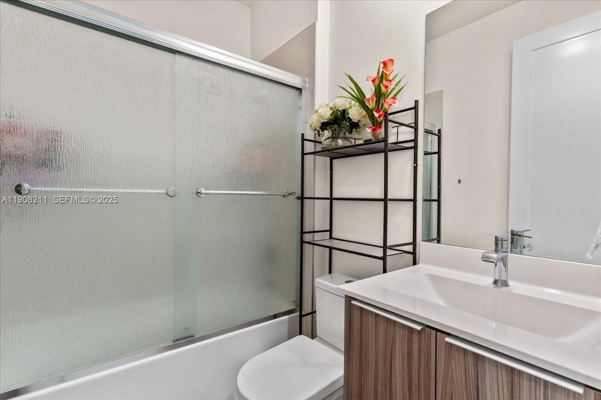 6680 Northwest 102nd Path Doral, FL 33178 - Photo 29 of 49