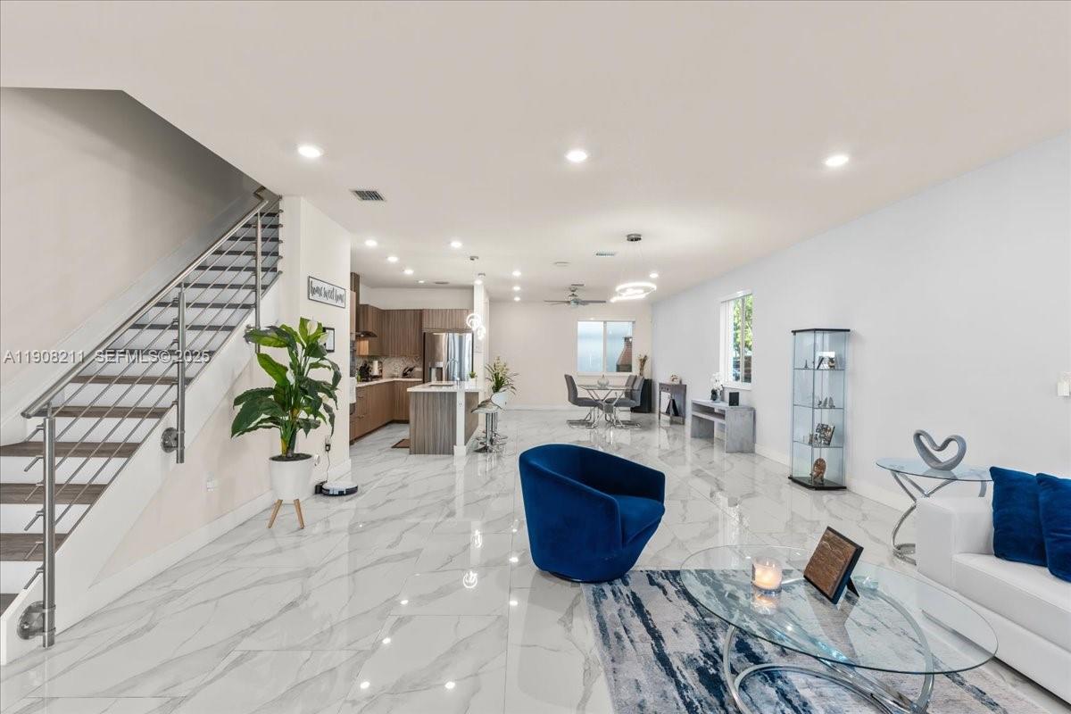 6680 Northwest 102nd Path Doral, FL 33178 - Photo 4 of 49