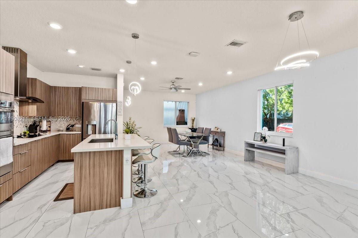 6680 Northwest 102nd Path Doral, FL 33178 - Photo 10 of 49