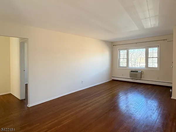 $2,150 | 45 Wedgewood Drive, Unit 125, Verona, NJ 07044