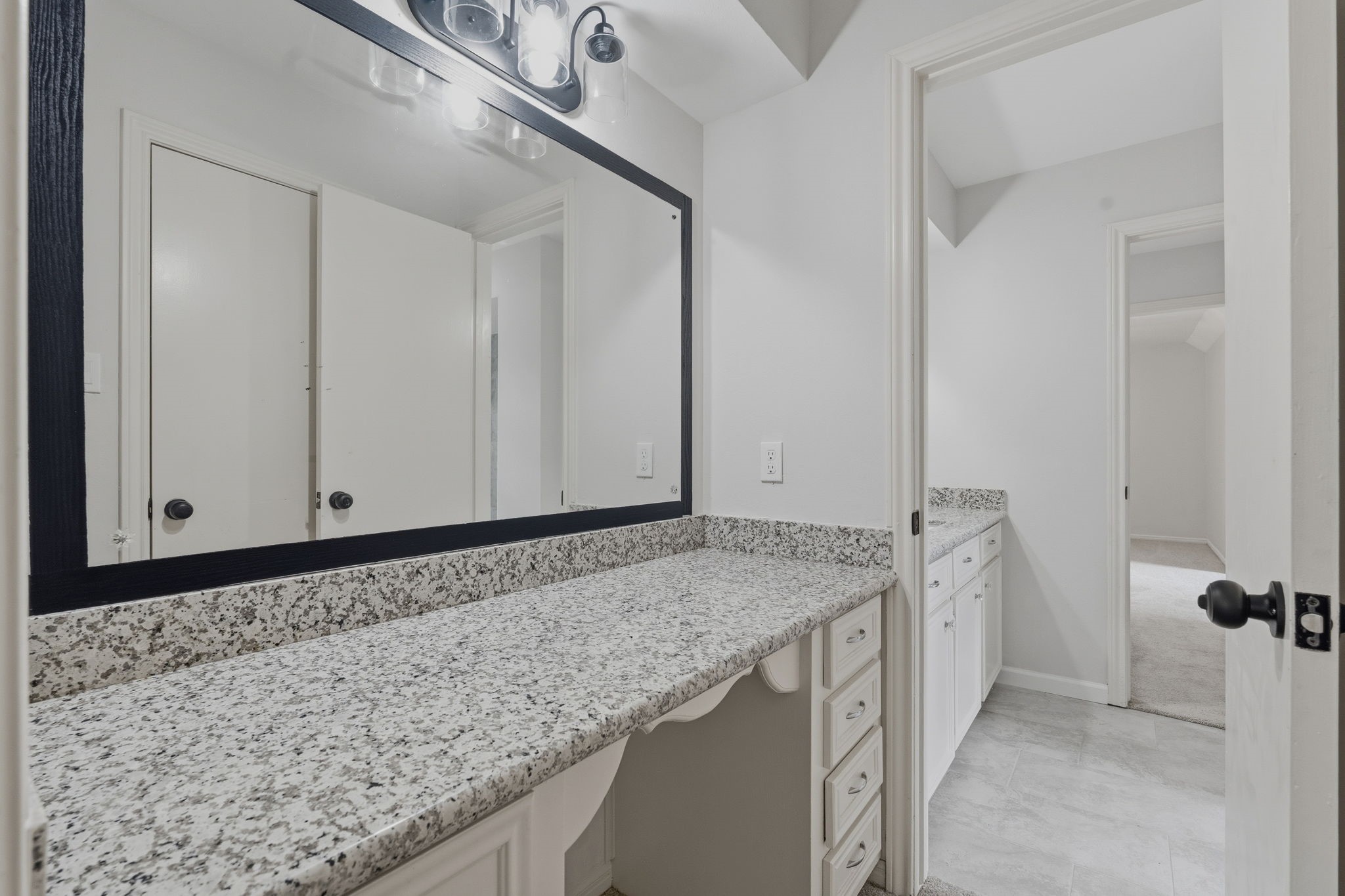 8122 Oak Moss Drive Spring, TX 77379 - Photo 27 of 36 Hallway / Vanity