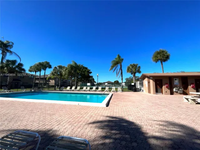 $1,850 | 10043 Winding Lake Road, Unit 201, Sunrise, FL 33351