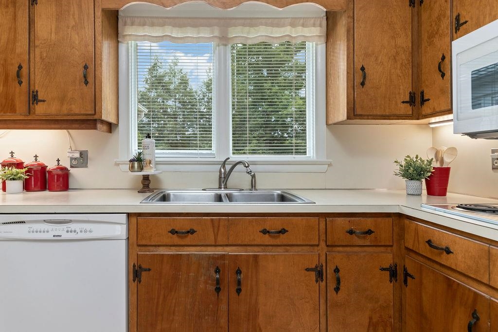866 Kent Road Waynesboro, VA 22980 - Photo 15 of 65 Gallery Image 15
