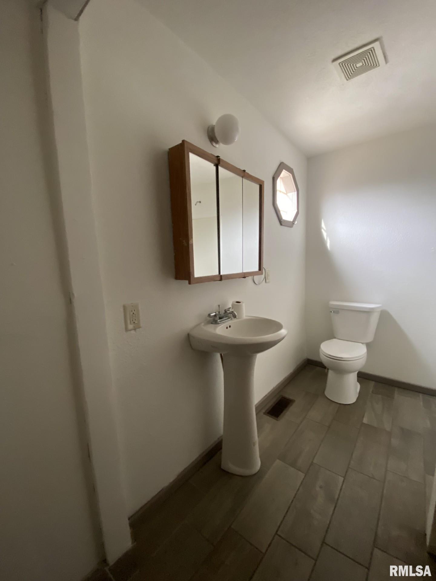 356 West Locust Street Canton, IL 61520 - Photo 14 of 27 Gallery Image 14