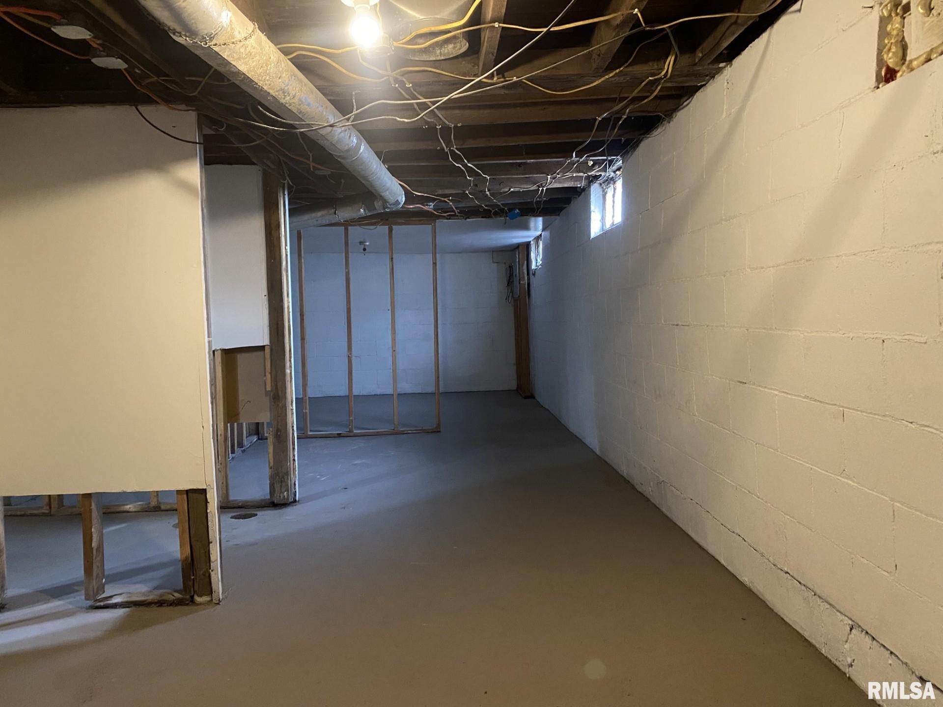 356 West Locust Street Canton, IL 61520 - Photo 23 of 27 Gallery Image 23