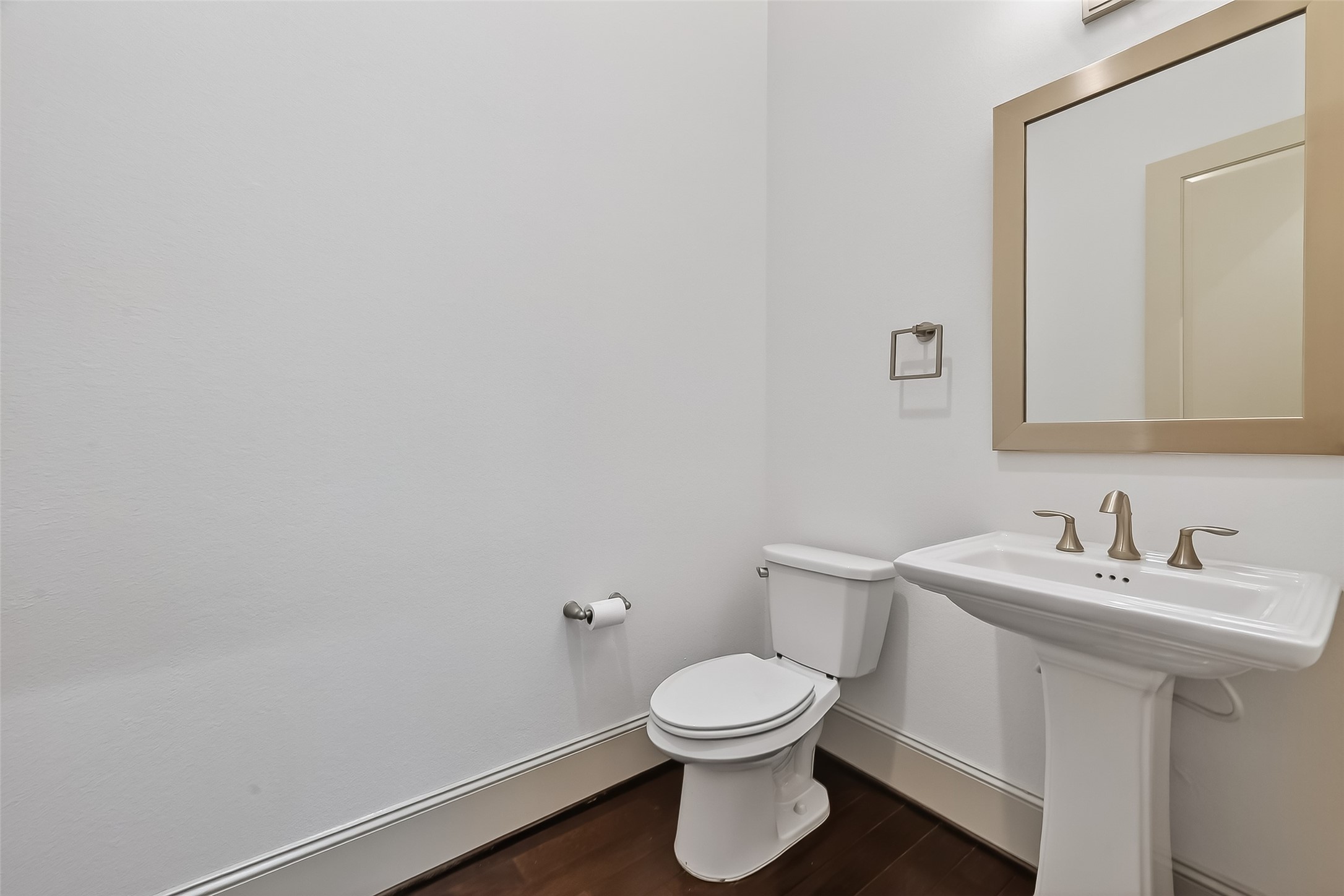 10514 Concha Lane Houston, TX 77096 - Photo 14 of 50 Spacious Half-bath powder room downstairs.
