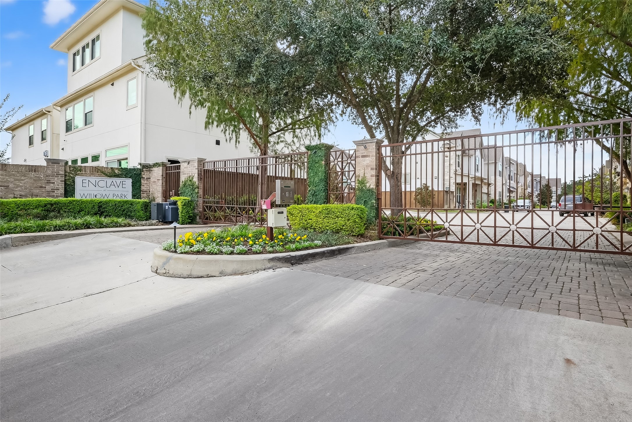 10514 Concha Lane Houston, TX 77096 - Photo 41 of 50 Gated front entrance located off Mullins.