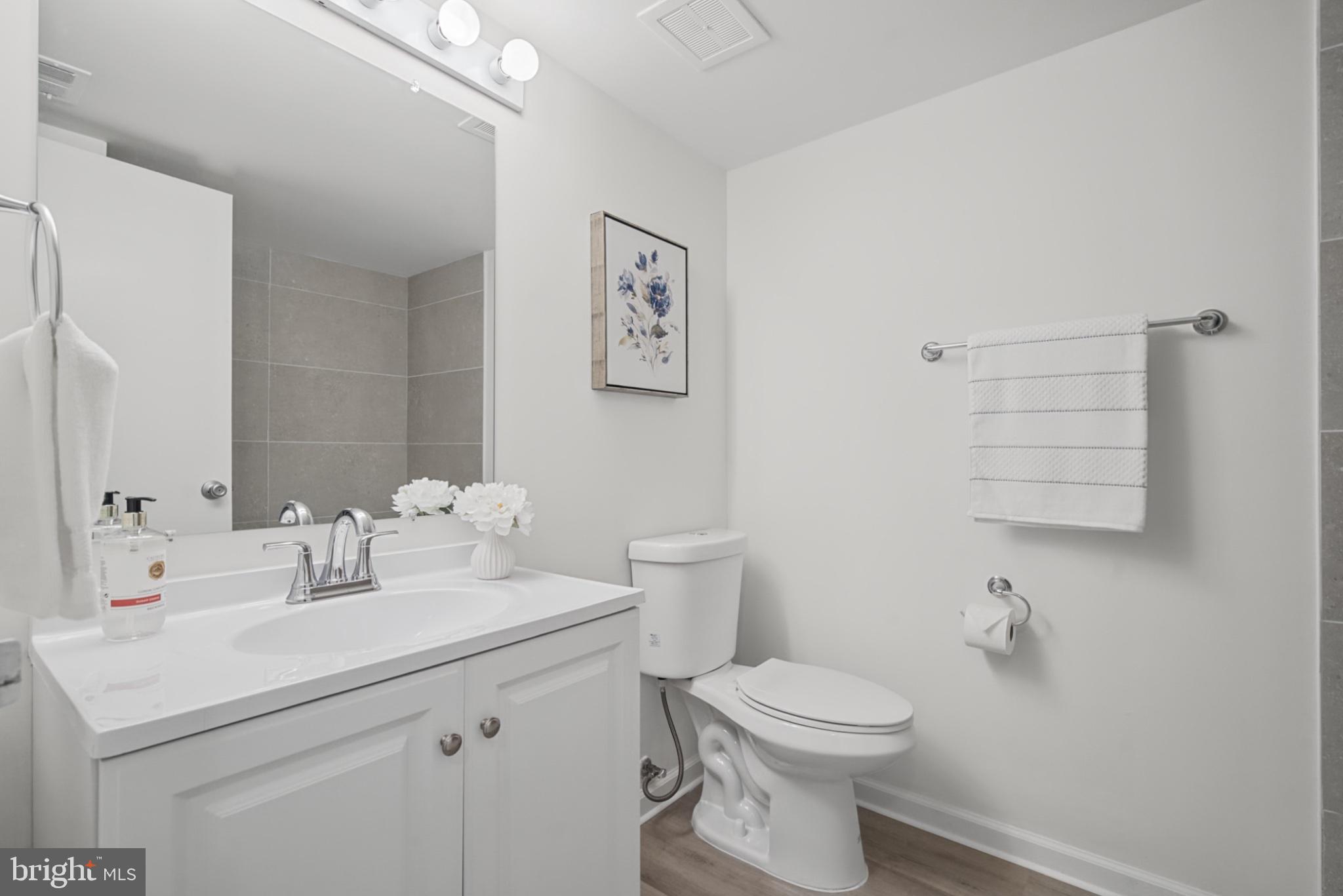1412 Northgate Square, Unit 1B Reston, VA 20190 - Photo 18 of 45 One of two full bathrooms